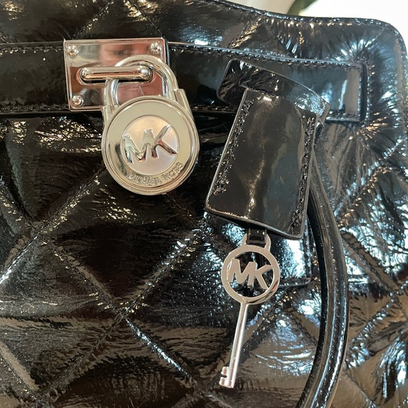 NEW Michael Kors quilted patent leather shoulder/tote bag NWOT. - Picture 6 of 12